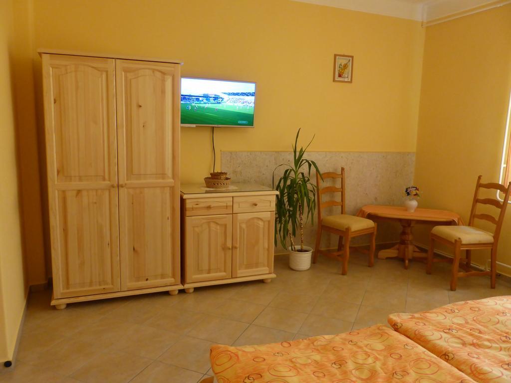 Napfeny Apartman Es Vendeghaz 에게르잘록 외부 사진
