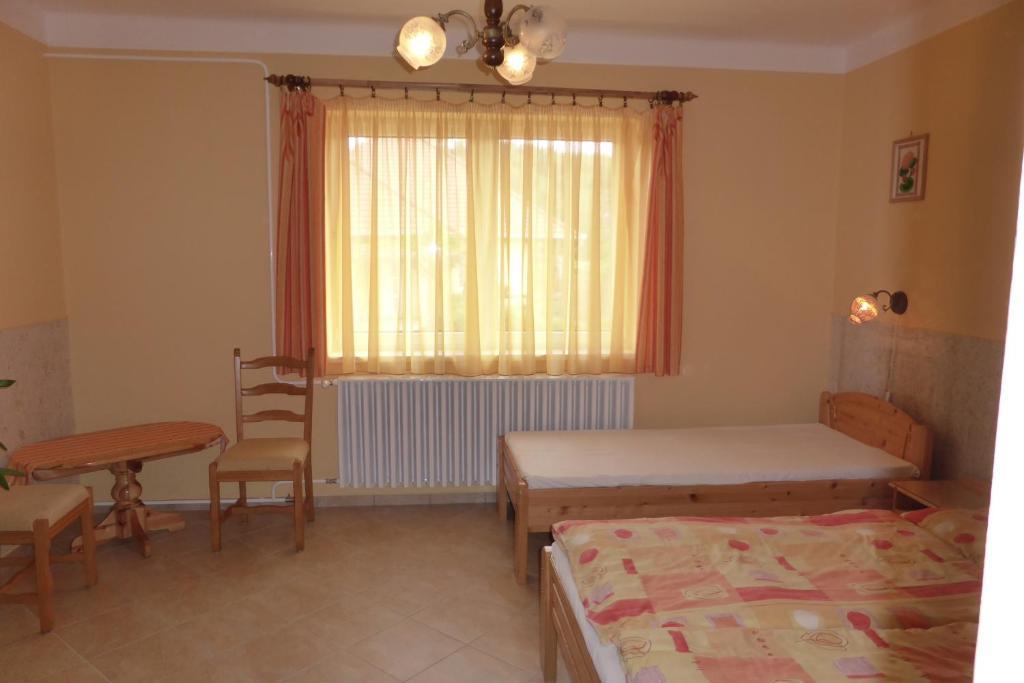 Napfeny Apartman Es Vendeghaz 에게르잘록 객실 사진
