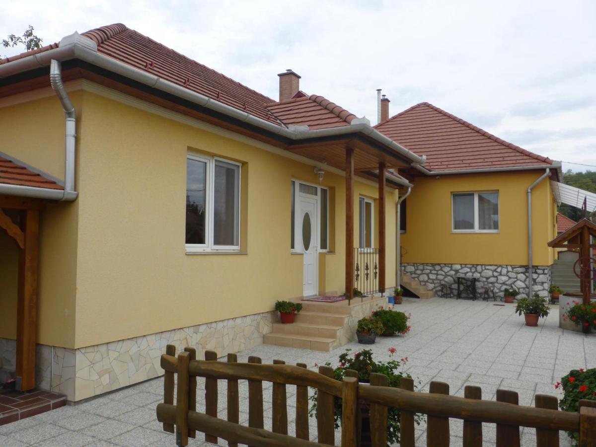 Napfeny Apartman Es Vendeghaz 에게르잘록 외부 사진